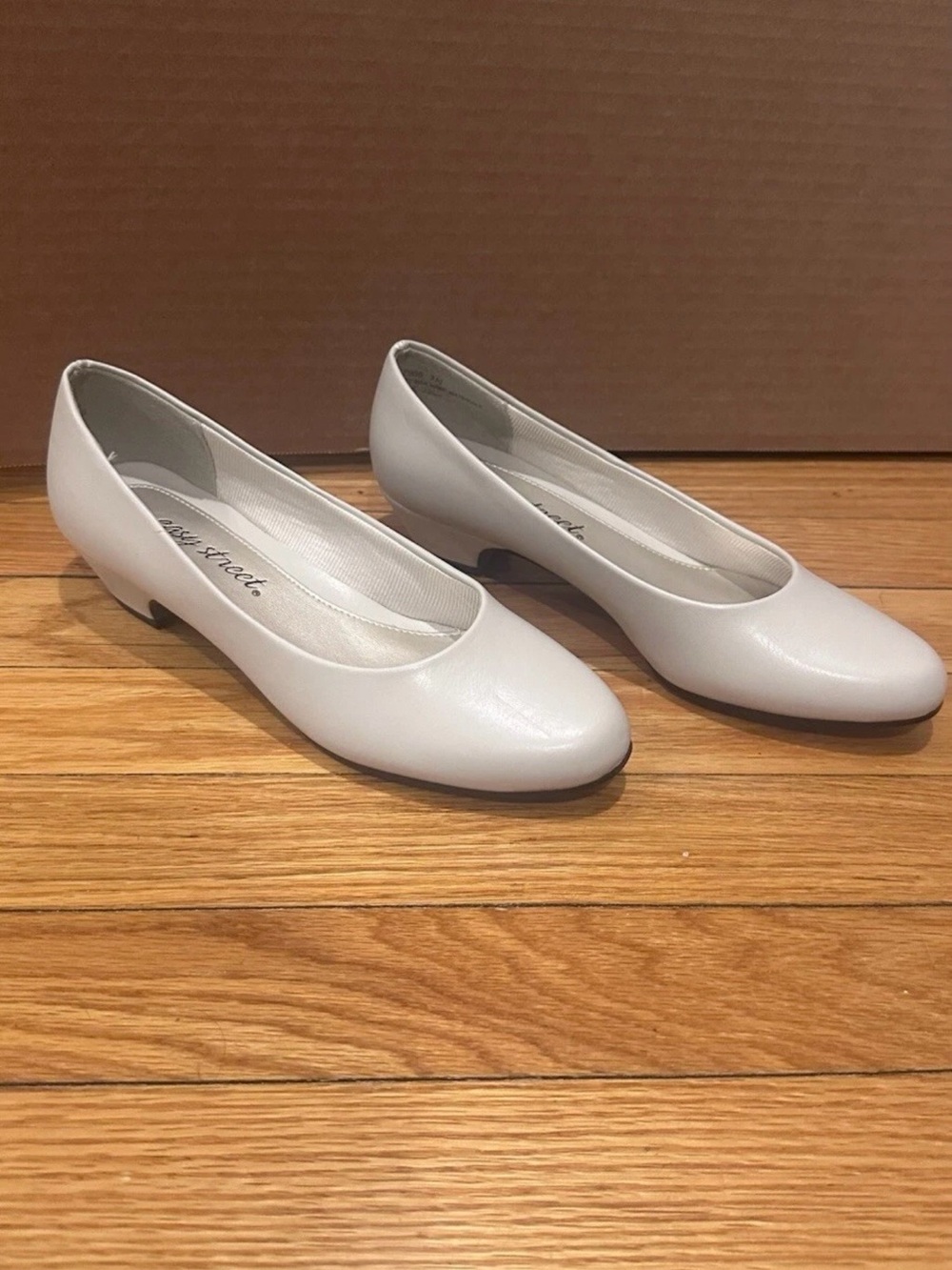 Easy Street Halo Super Flex Women’s Shoes Size 7